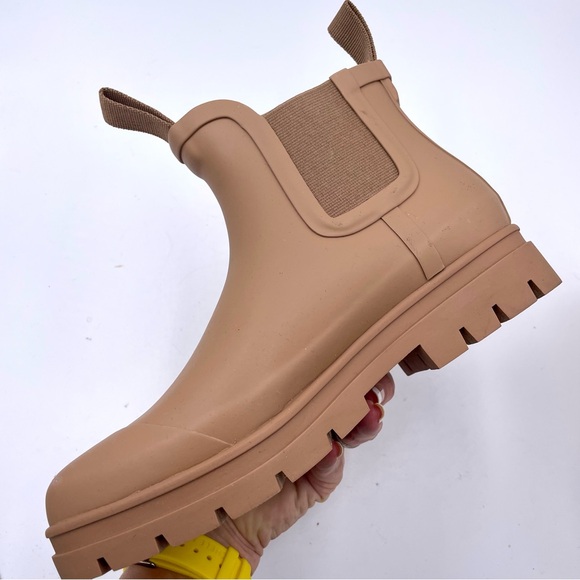 NEW Everlane Tawny Brown Tan Chelsea Rain Boot in Size 6 - Picture 4 of 11